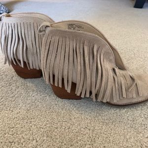 Matisse “Coconuts” Fringe Booties // Size 8
